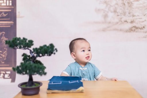 湛江怀孕肚子中间凹两边凸