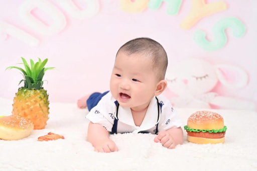 湛江宝宝在妈妈肚子里